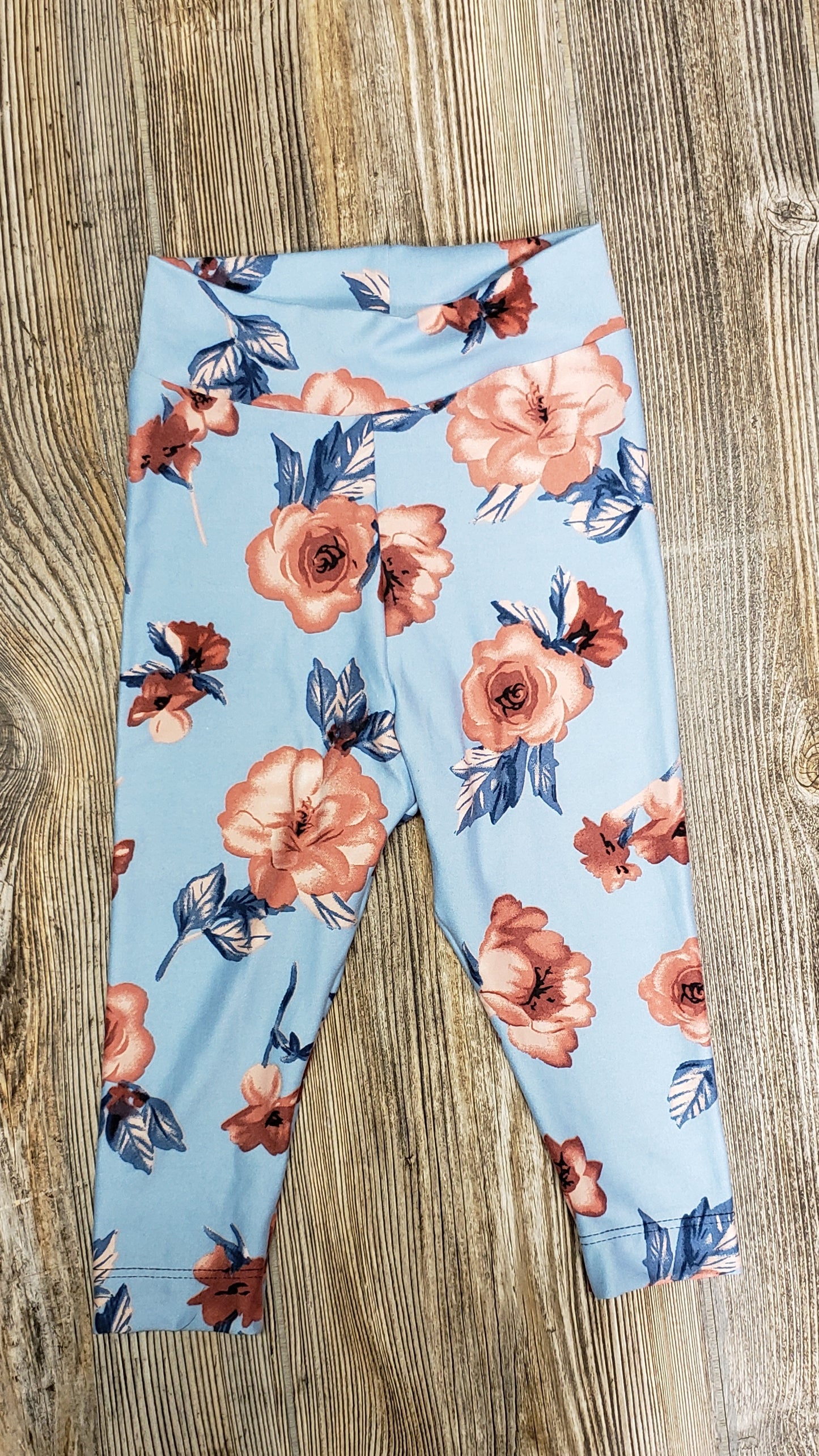 Sky blue and mauve flowers leggings